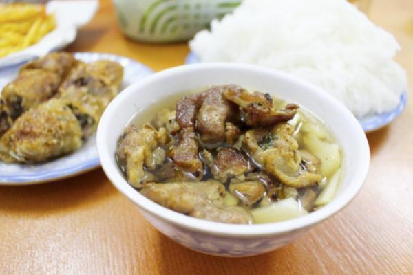 ホーチミンの人気店！思わずハマる旨さのブンチャー専門店