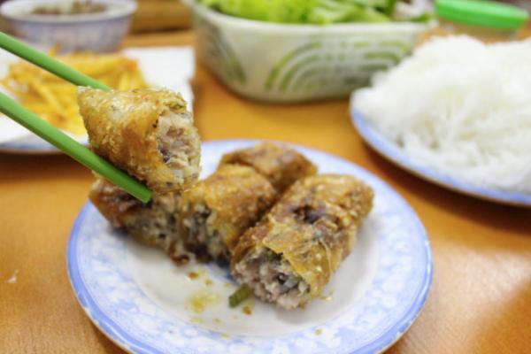 ホーチミンの人気店！思わずハマる旨さのブンチャー専門店