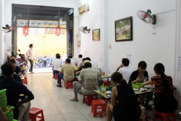 ホーチミンの人気店！思わずハマる旨さのブンチャー専門店