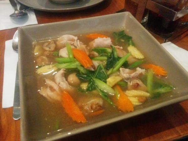 オシャレなカフェレストラン「Sit and Wonder」でリーズナブルなタイ料理を