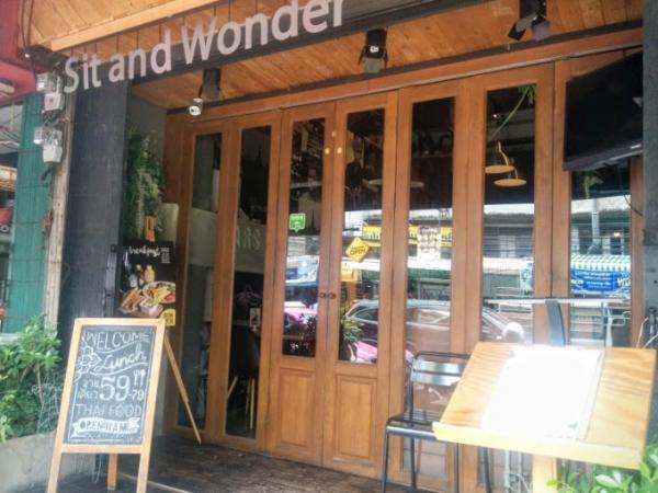 オシャレなカフェレストラン「Sit and Wonder」でリーズナブルなタイ料理を