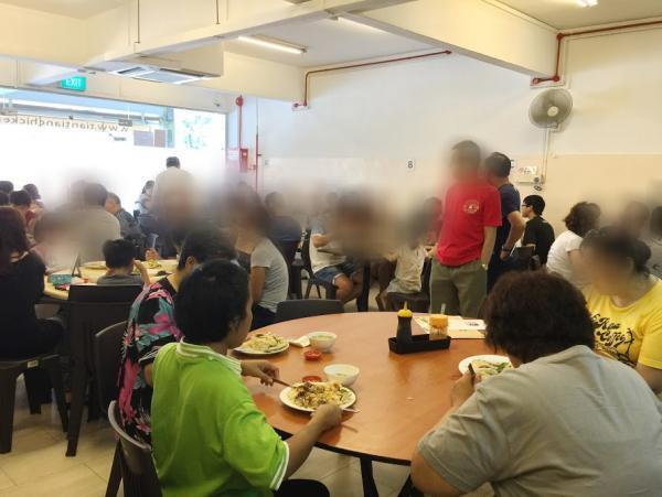 シンガポール人気NO.1の呼び声高いチキンライスの名店「天天海南鶏飯」