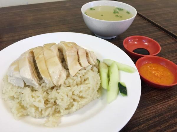 シンガポール人気NO.1の呼び声高いチキンライスの名店「天天海南鶏飯」