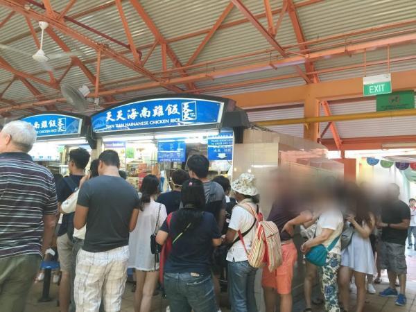 シンガポール人気NO.1の呼び声高いチキンライスの名店「天天海南鶏飯」