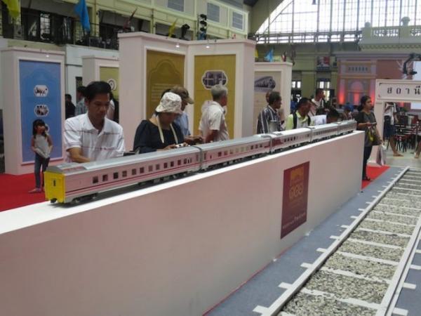 まもなく終焉？タイで活躍する日本のブルートレイン