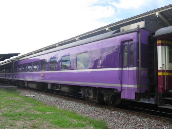 まもなく終焉？タイで活躍する日本のブルートレイン