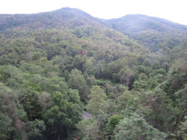 まもなく終焉？タイで活躍する日本のブルートレイン