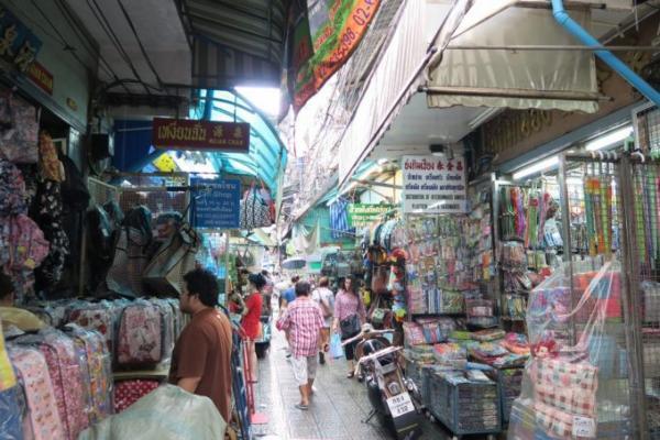 バンコクのプチプラ土産はサンペーン市場で探そう！