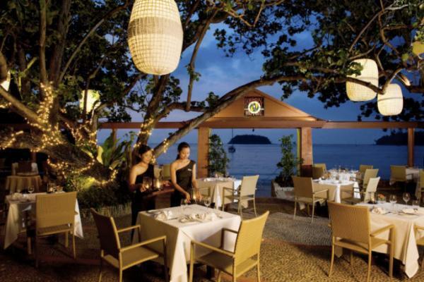 プーケットのビーチフロントで熟成肉を楽しめる「ボートハウス ワイン＆グリル」