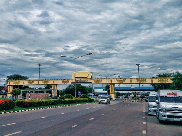 国境を越えて 〜 バンコクからラオスへ 260バーツの旅 〜