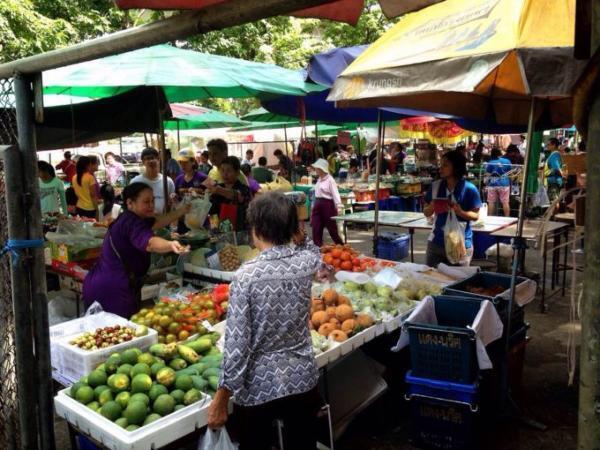 バンコク・ルンピニ公園の屋台でローカル朝ごはんを満喫しよう！