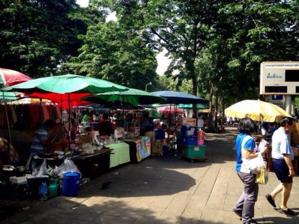 バンコク・ルンピニ公園の屋台でローカル朝ごはんを満喫しよう！