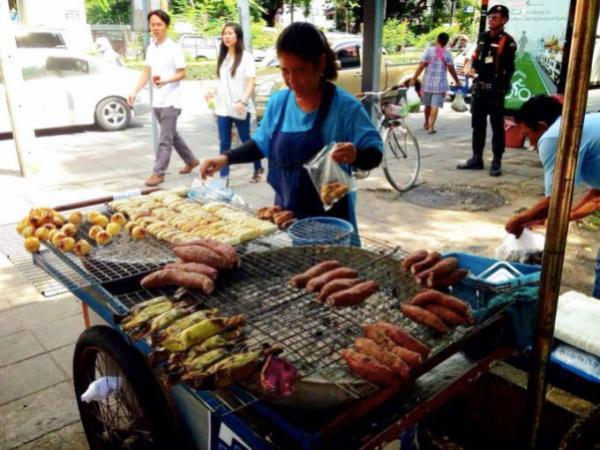 バンコク・ルンピニ公園の屋台でローカル朝ごはんを満喫しよう！