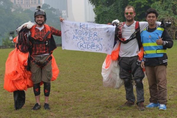 クアラルンプール「KLタワー」からジャンプ！？スカイダイビングイベント開催