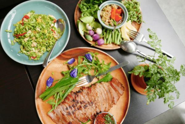 倉庫をリノベーションしたバンコクで話題のタイ料理レストラン