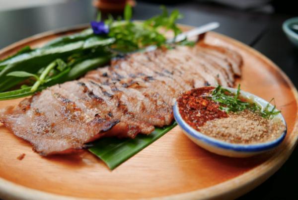 倉庫をリノベーションしたバンコクで話題のタイ料理レストラン