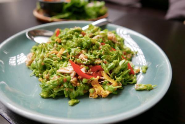 倉庫をリノベーションしたバンコクで話題のタイ料理レストラン