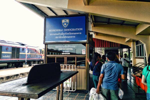 国境を越えて 〜メコンを越えるわずか15分の国際列車〜