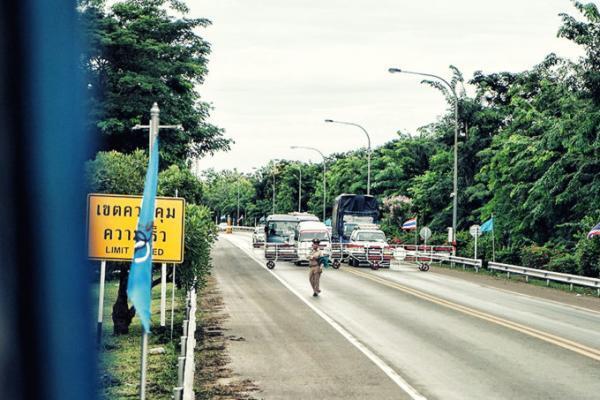 国境を越えて 〜メコンを越えるわずか15分の国際列車〜