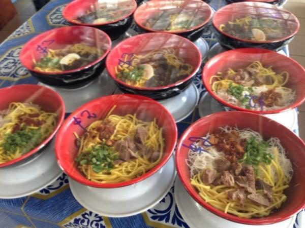 ブルネイのフードコートでローカルご飯を食べよう！