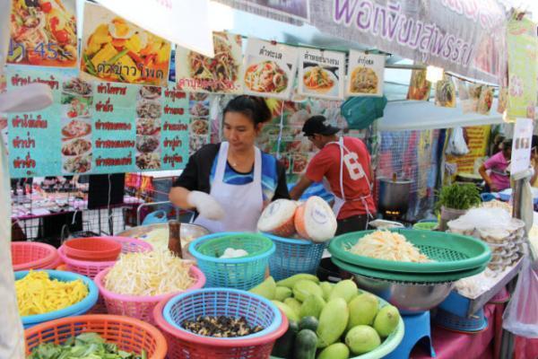 スタジアム周辺でタイを楽しもう！W杯アジア最終予選「日本VSタイ」
