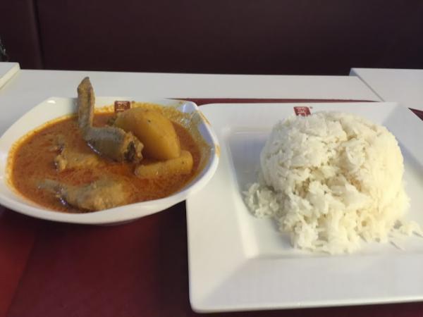 カヤトーストだけじゃない！ローカルフードが揃う「Ya Kun Kaya Toast」系列店