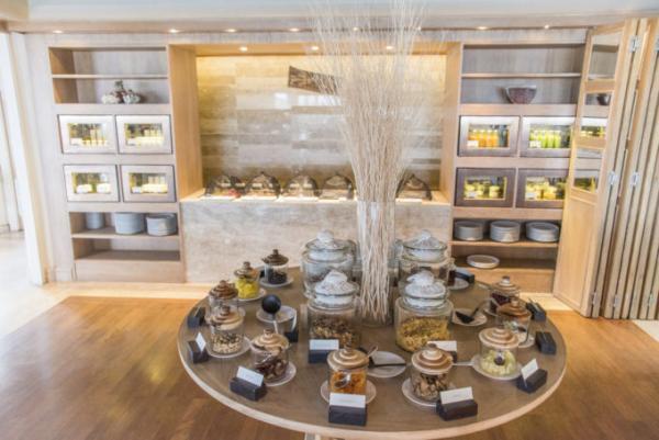 世界が認めるプーケットの最高級リゾート「トリサラ」で至福のバカンスを