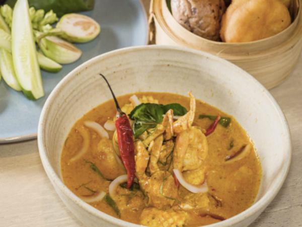 プーケット屈指の高級リゾート「トリサラ」の極上ダイニングシーン