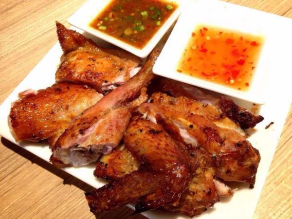 ローカルの行列が耐えない人気店！「ニッタヤガイヤーン」の絶品ガイヤーン