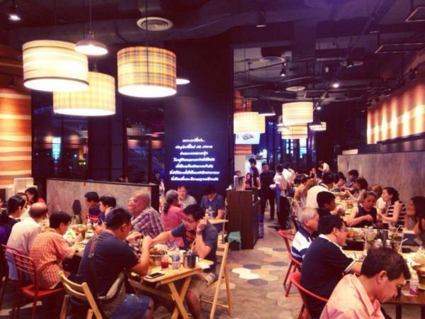 ローカルの行列が耐えない人気店！「ニッタヤガイヤーン」の絶品ガイヤーン