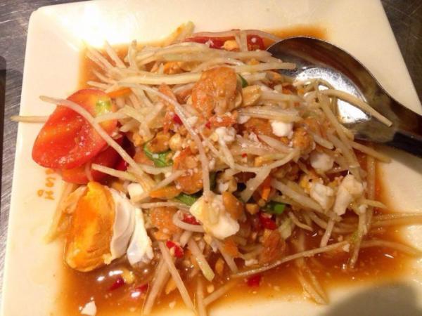 ローカルの行列が耐えない人気店！「ニッタヤガイヤーン」の絶品ガイヤーン