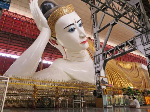 ヤンゴンのパワースポット「9大“ジー”」参りで満願成就