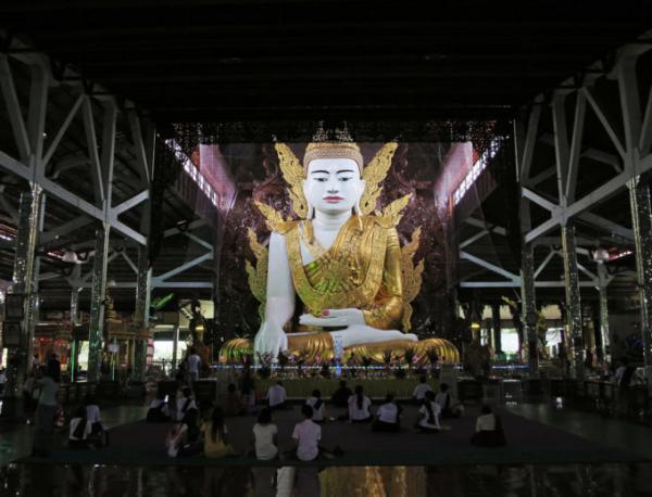 ヤンゴンのパワースポット「9大“ジー”」参りで満願成就