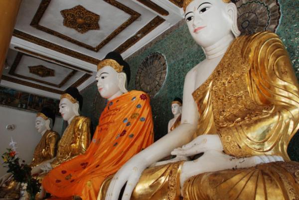 ヤンゴンのパワースポット「9大“ジー”」参りで満願成就