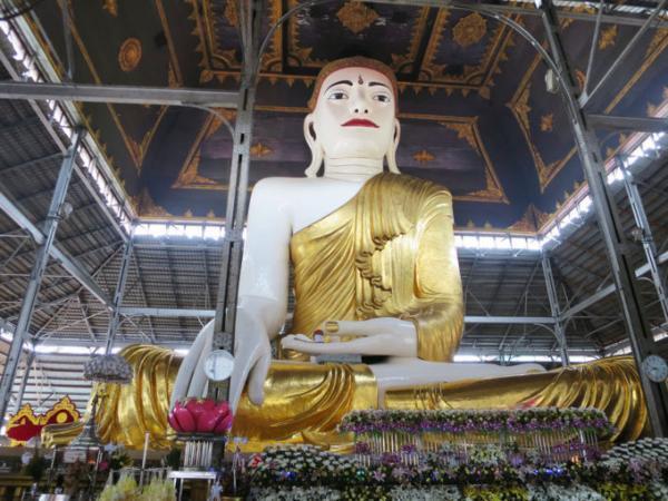 ヤンゴンのパワースポット「9大“ジー”」参りで満願成就