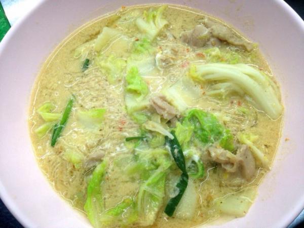 ローカル超人気店！庶民の味「スキー」を食べるなら「Maverick Suki」へ