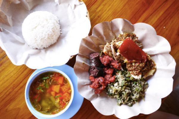 バリ島のごちそう「バビグリン（豚の丸焼き）」の有名店