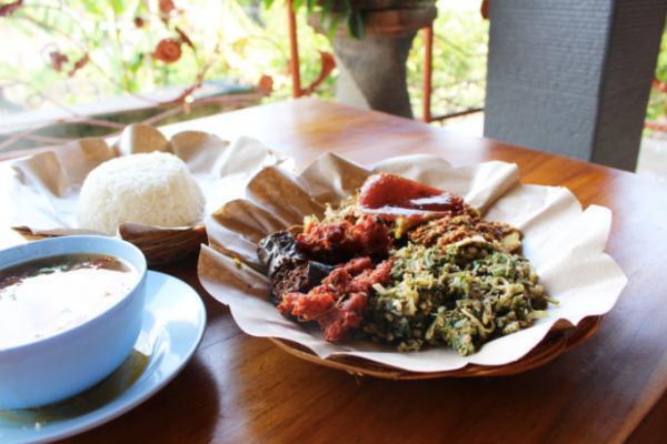 バリ島のごちそう「バビグリン（豚の丸焼き）」の有名店