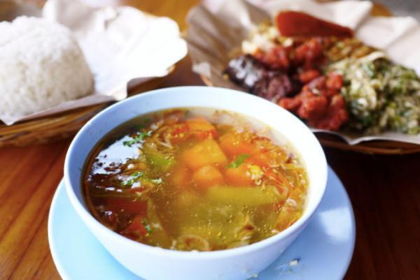 バリ島のごちそう「バビグリン（豚の丸焼き）」の有名店