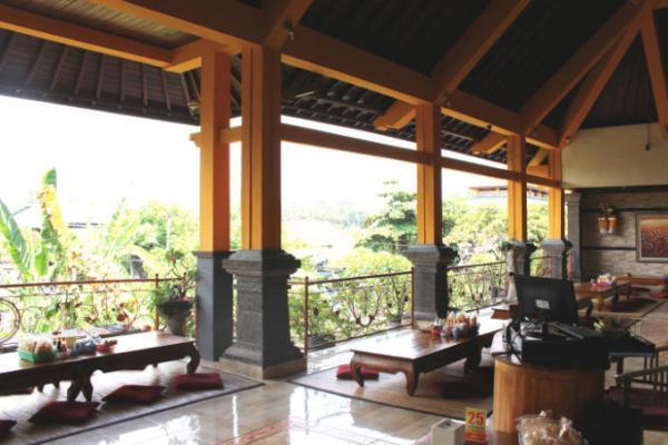 バリ島のごちそう「バビグリン（豚の丸焼き）」の有名店