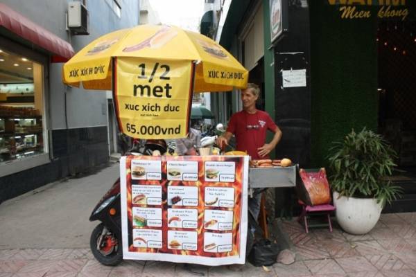 ホーチミン郊外のソーセージ屋台「Xuc Xich Duc Mr.Dieters」