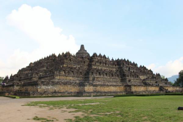 “世界の七不思議”にも選ばれた世界遺産「ボロブドゥール遺跡」