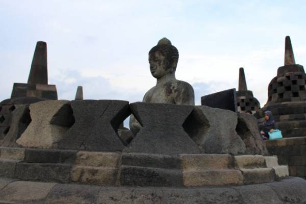 “世界の七不思議”にも選ばれた世界遺産「ボロブドゥール遺跡」