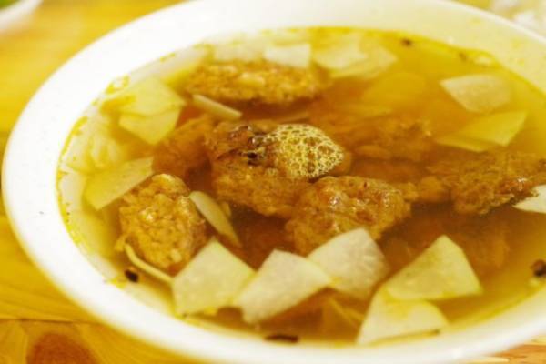 肉たっぷりで満足度高め！ハノイで人気のブンチャー専門店「Bun Cha Ta」