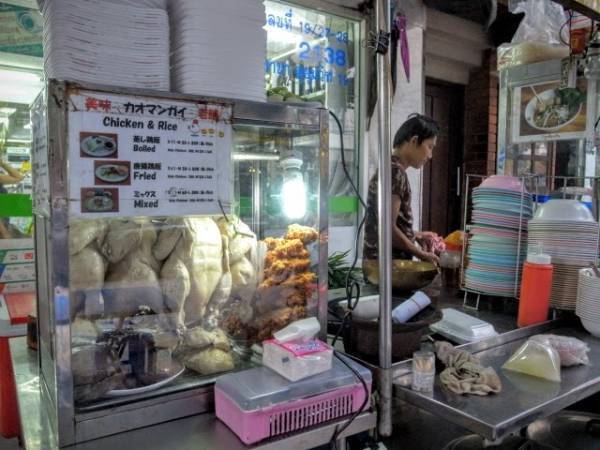 バンコク、BTSアソーク駅近くの絶品カオマンガイ屋台