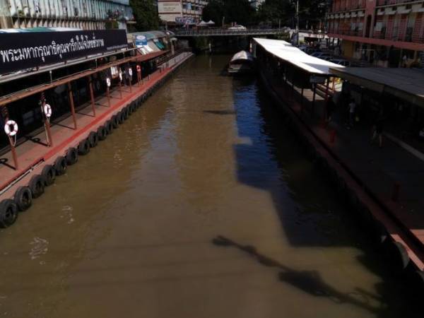 運河ボートで行くバンコクローカル散策！〜黄金の丘 参拝と絶品パッタイ〜