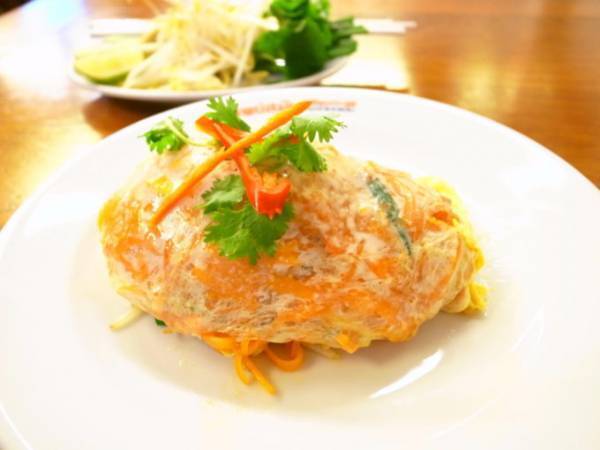 運河ボートで行くバンコクローカル散策！〜黄金の丘 参拝と絶品パッタイ〜