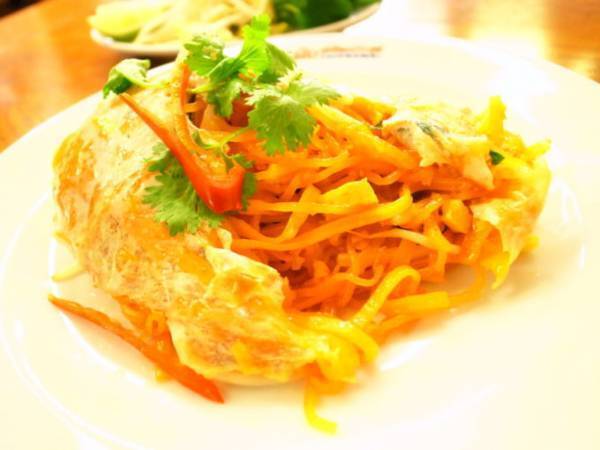 運河ボートで行くバンコクローカル散策！〜黄金の丘 参拝と絶品パッタイ〜