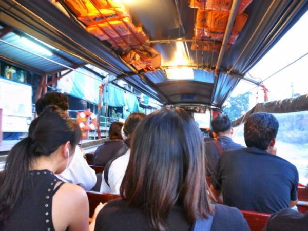 運河ボートで行くバンコクローカル散策！〜黄金の丘 参拝と絶品パッタイ〜