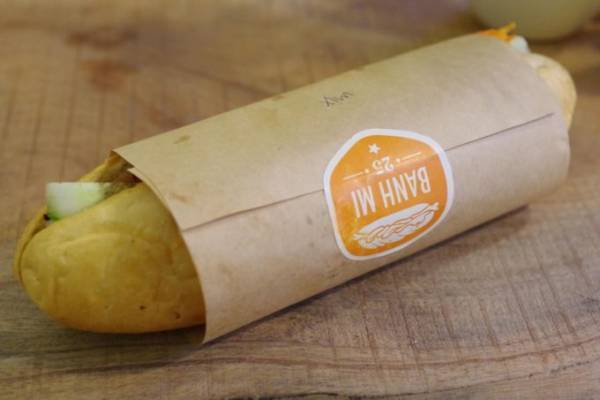 カリっと焼いたパンと具材の相性抜群！ハノイの人気バインミー店